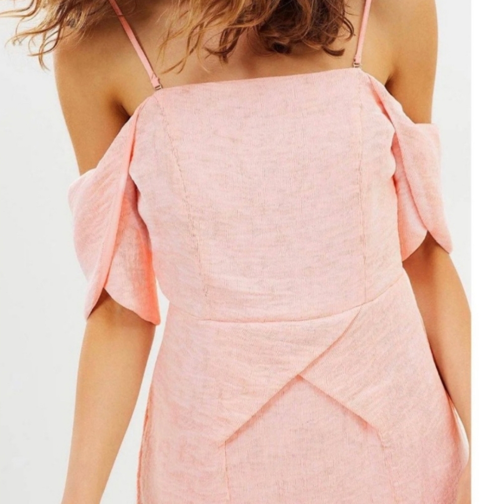 🔥Elliatt Acacia Dress Peach XL Off Shoulder